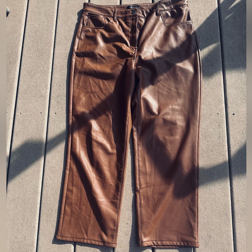 Signature Reitman’s Size 16 Caramel Brown Faux Leather Straight Leg Pants - Picture 11 of 15